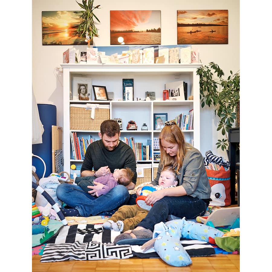 «Wir machen das Beste draus»: Laurent Iseli und Natalie Wyss mit ihren beiden Kindern Lucie und Loic