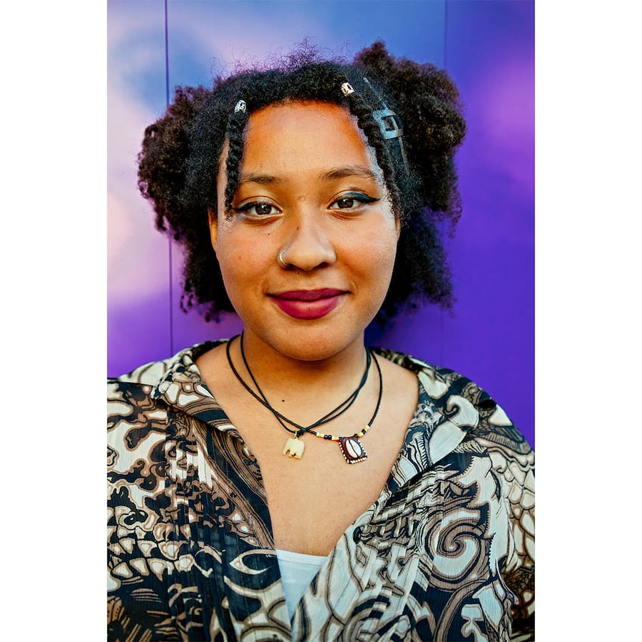 Lea Djeneba Roskamp, 16. Was erleben Jugendliche, die hier geboren und aufgewachsen sind, aber eine andere Hautfarbe haben? Ein Gespräch über dumme Sprüche, fremde Finger in den Haaren und offenen Hass.