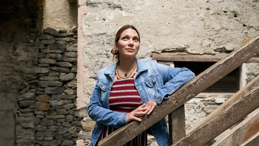 Mélanie Bonnard, Kandidatin für den Prix Courage 2024: Sie wirft einem Priester vor, sie missbraucht zu haben. Sie ging damit an die Öffentlichkeit. Inzwischen ist der Beschuldigte wieder im Amt.