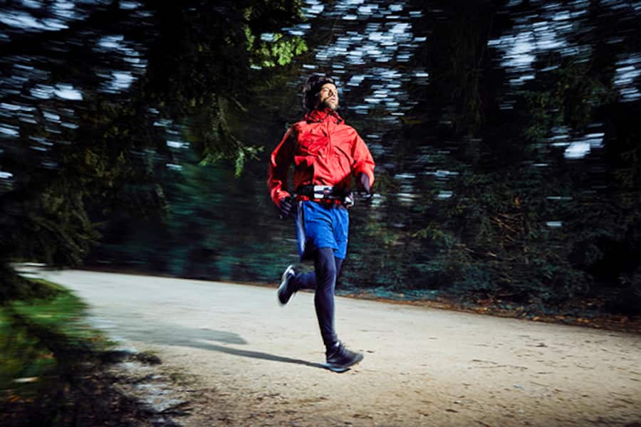 Morbus Bechterew-Patient Frederik Jötten beim Joggen.