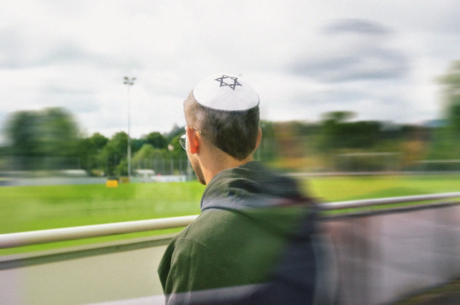 Jakob, 17, lebt in Zürich und ist jüdischen Glaubens.