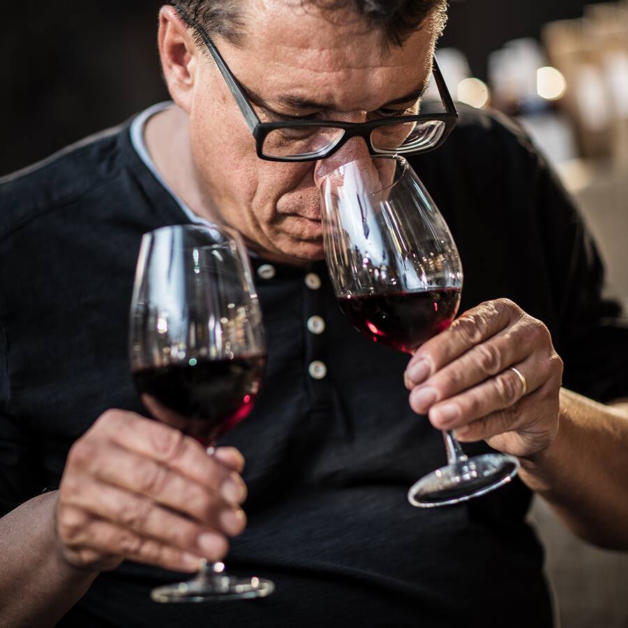 Beobachter-Autor Daniel Benz spürt das Aroma.